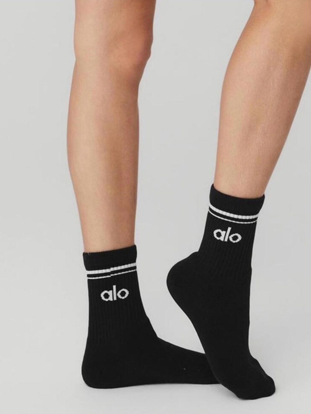 Alo Yoga Throwback Socks Unisex Half Crew Black White Stripes Logo Medium NWT